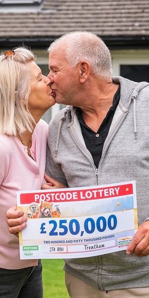 Rebecca Seaton and husband Tim with their cheque